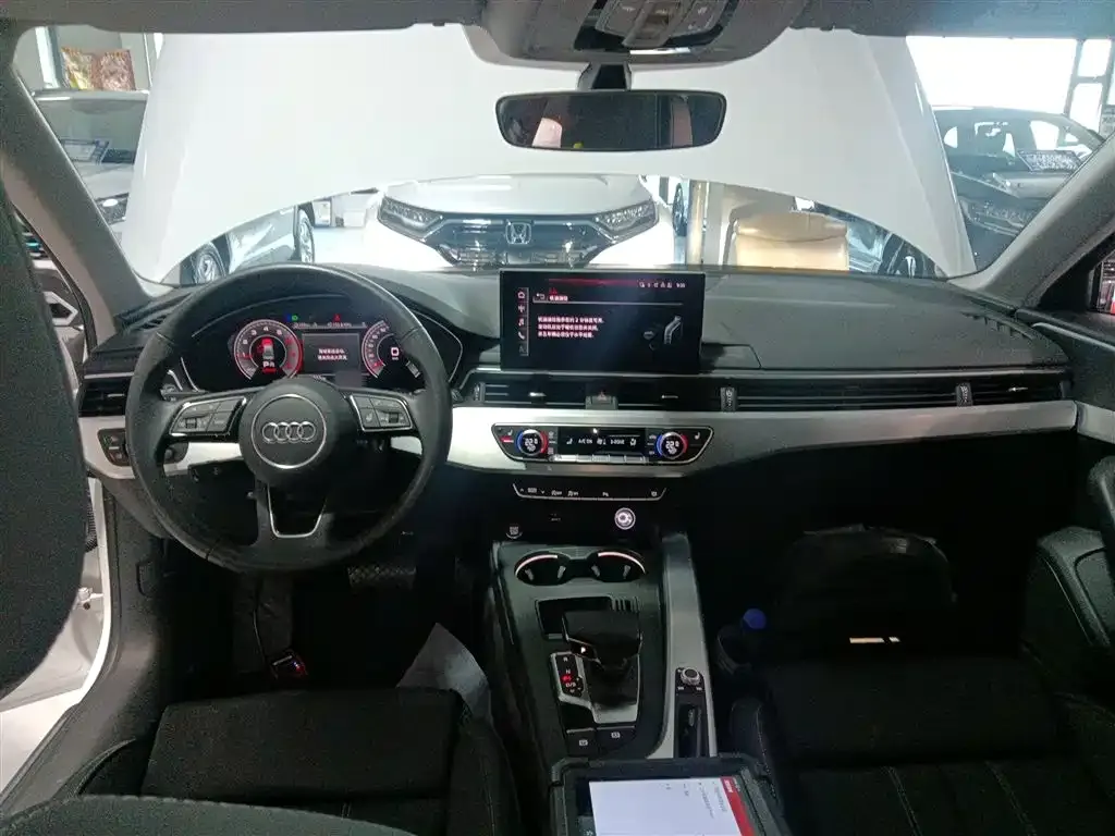 Audi A4L 2021 из CN, фото 10