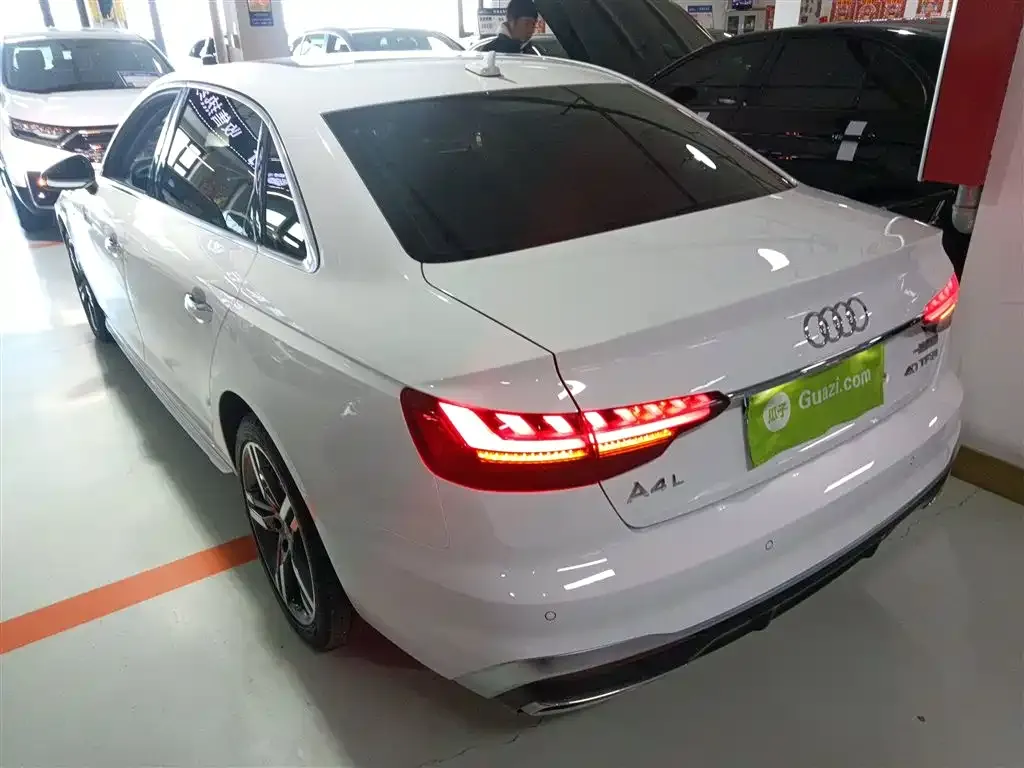 Audi A4L 2021 из CN, фото 9