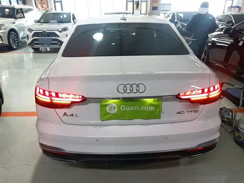 Audi A4L 2021 из CN, фото 6