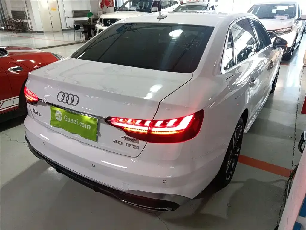 Audi A4L 2021 из CN, фото 7