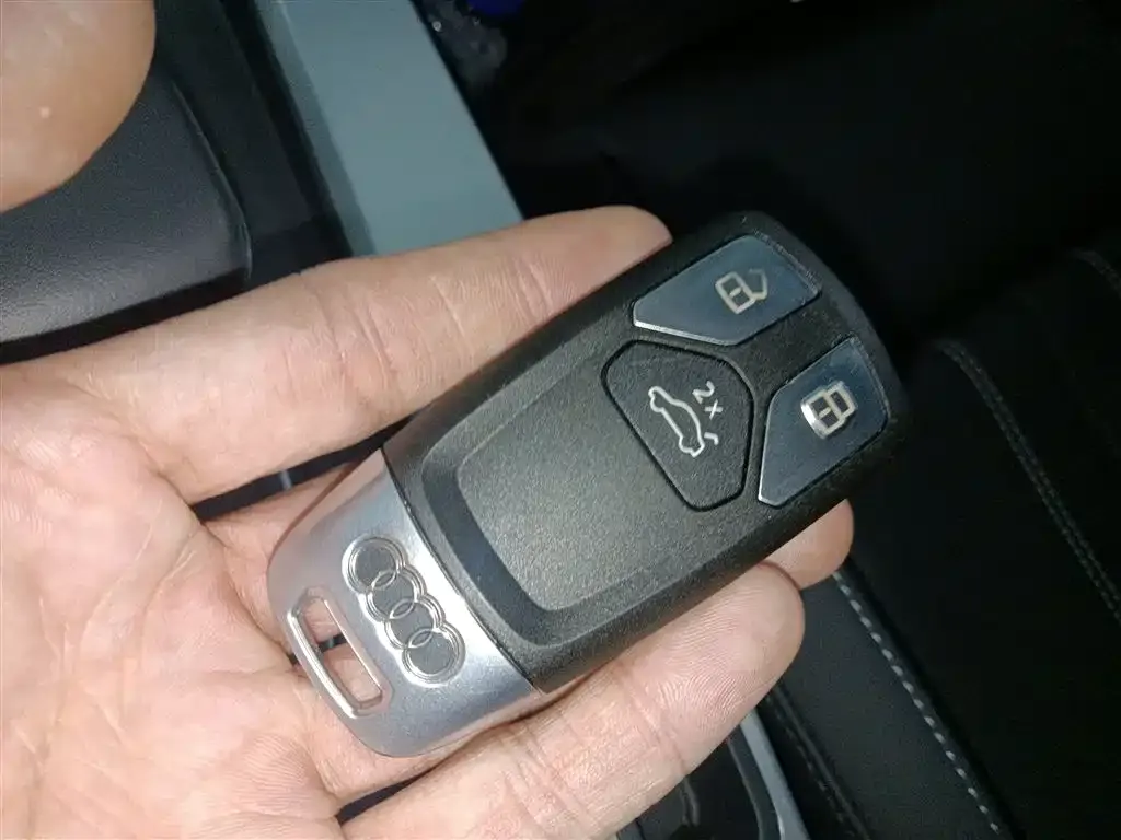 Audi A4L 2021 из CN, фото 3