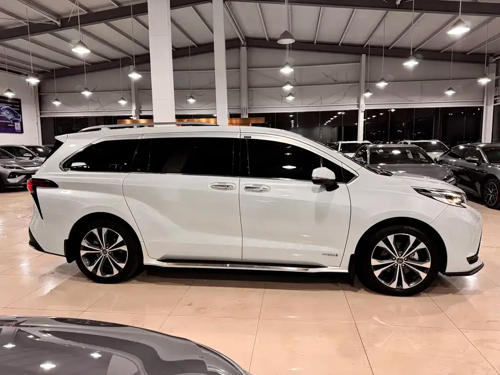 Toyota Granvia 2024 из CN, фото 4