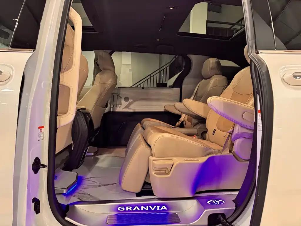 Toyota Granvia 2024 из CN, фото 6