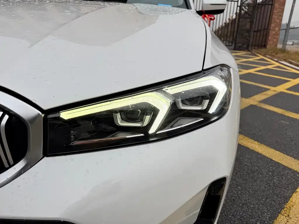 BMW 3 Series 2023 из CN, фото 2