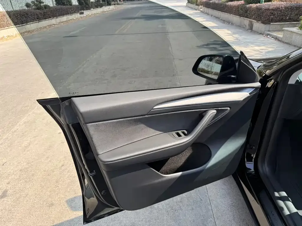Tesla Model Y 2023 из CN, фото 5