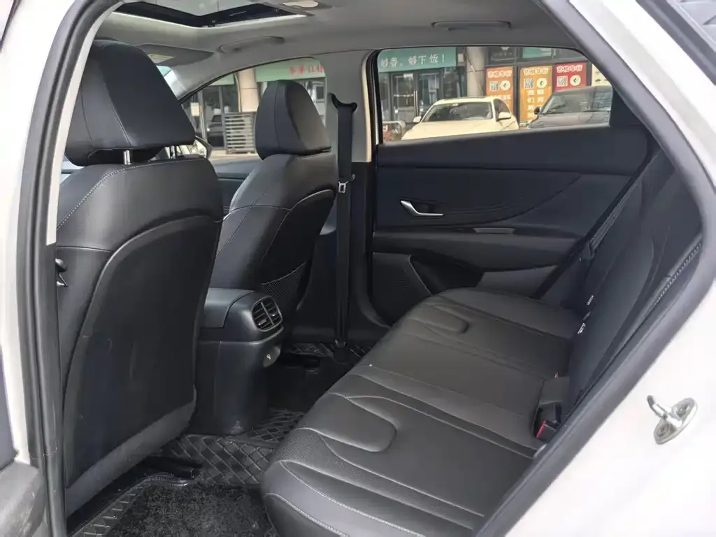 Hyundai Elantra 2024 из CN, фото 4