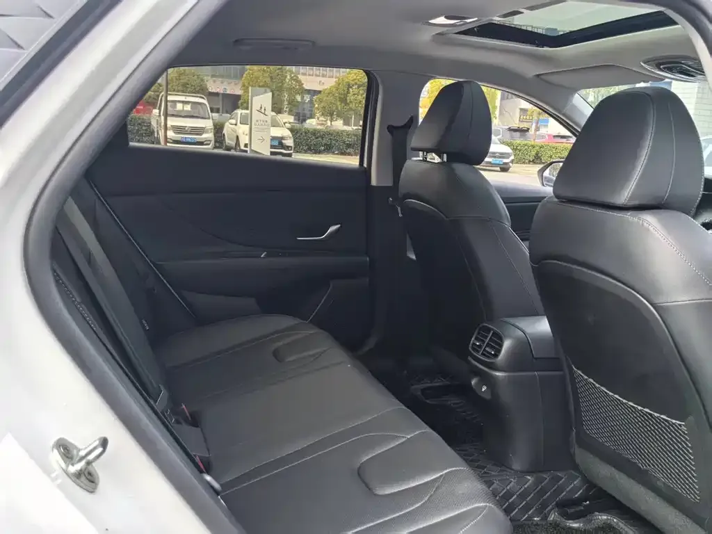 Hyundai Elantra 2024 из CN, фото 10