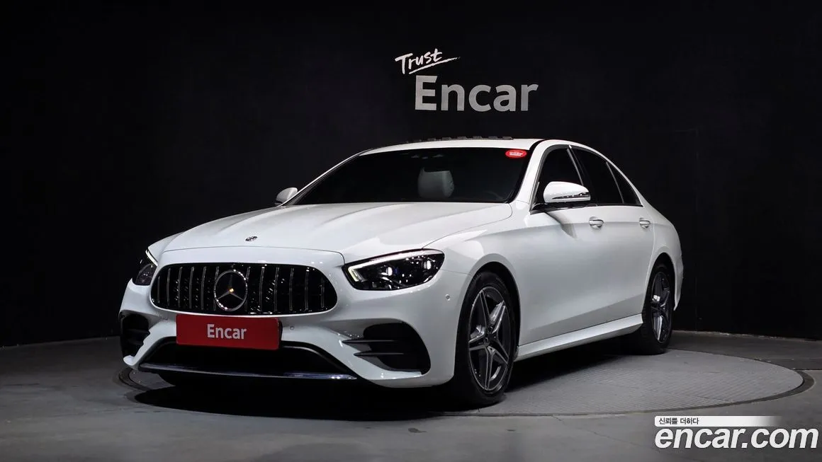 Mercedes-Benz E-Class — фото 1