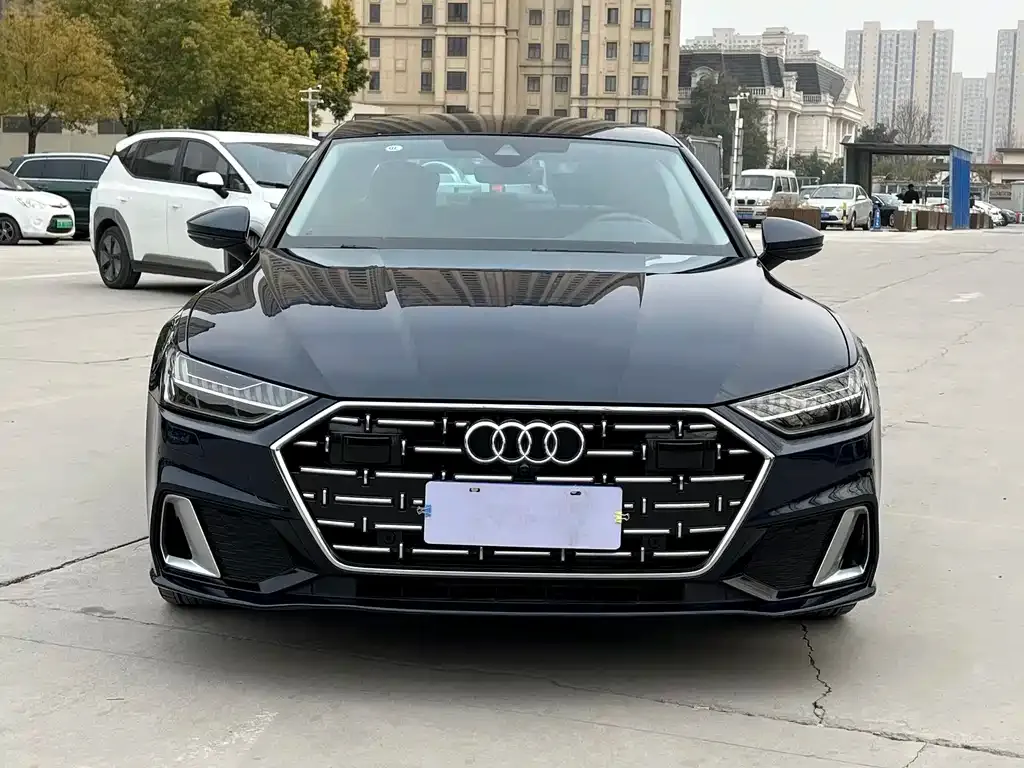 Audi A7L 2023 из CN, фото 1