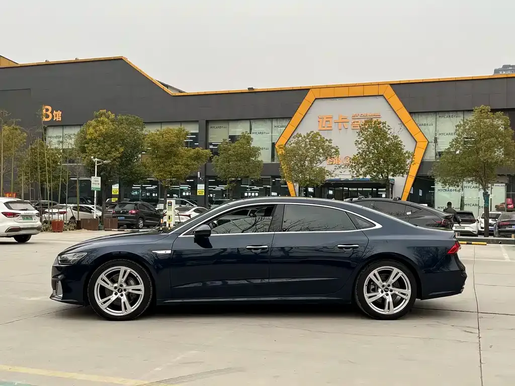 Audi A7L 2023 из CN, фото 2