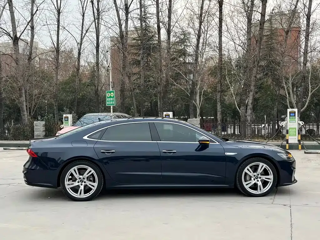 Audi A7L 2023 из CN, фото 4
