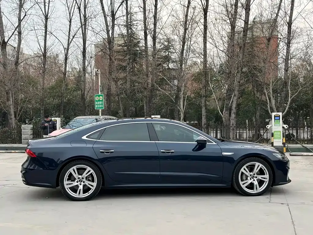Audi A7L 2023 из CN, фото 9