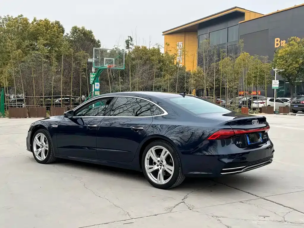 Audi A7L 2023 из CN, фото 7