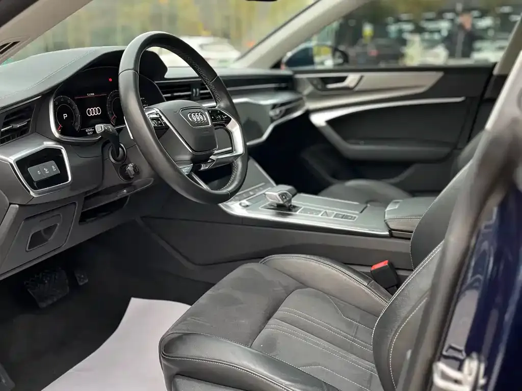 Audi A7L 2023 из CN, фото 6