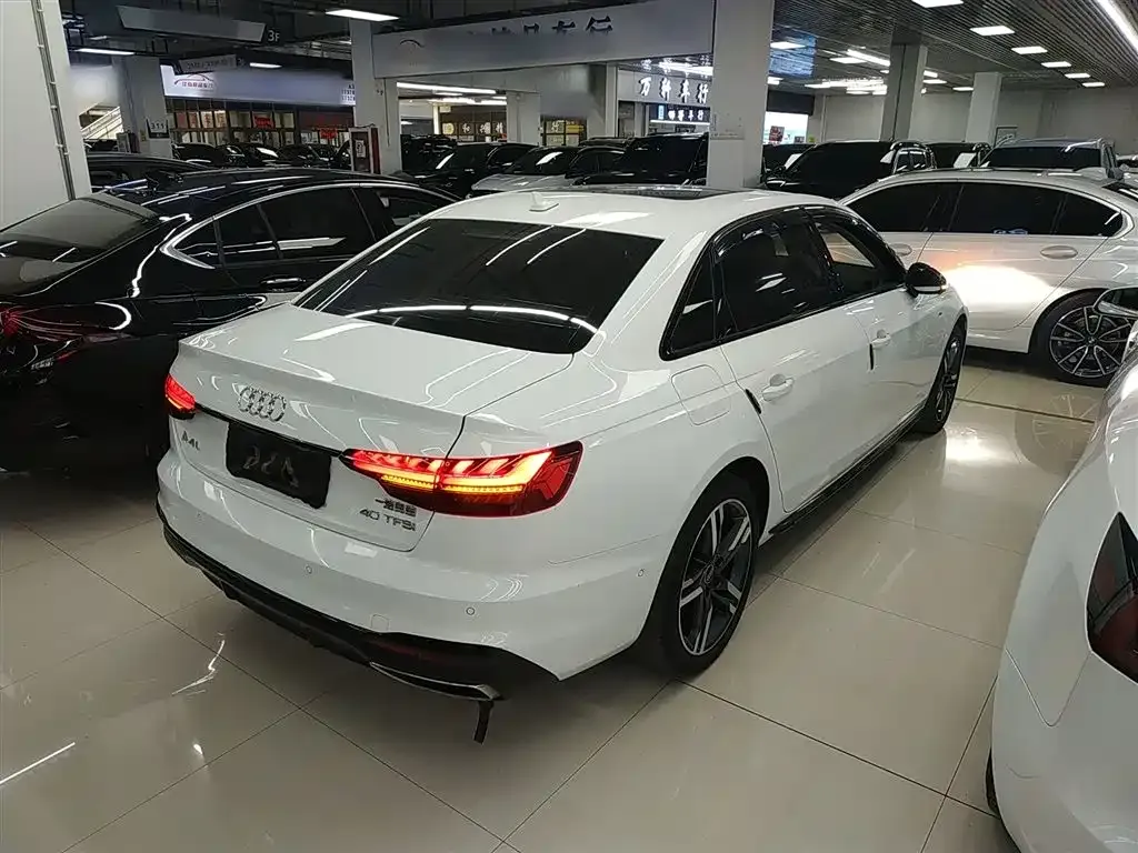 Audi A4L 2022 из CN, фото 3
