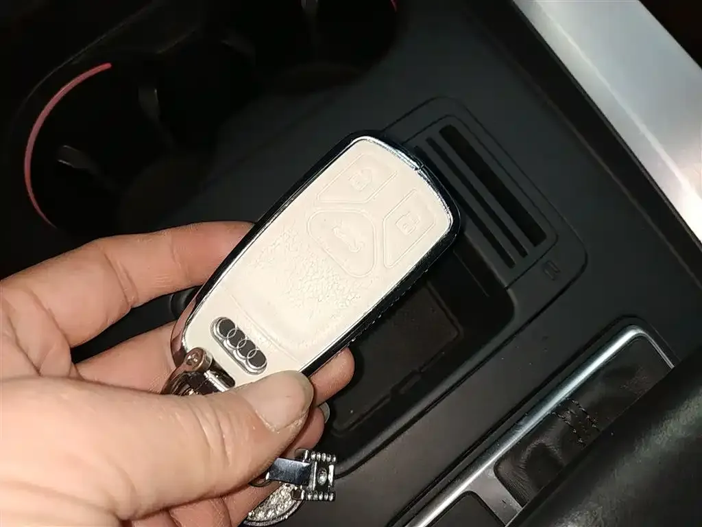 Audi A4L 2022 из CN, фото 2