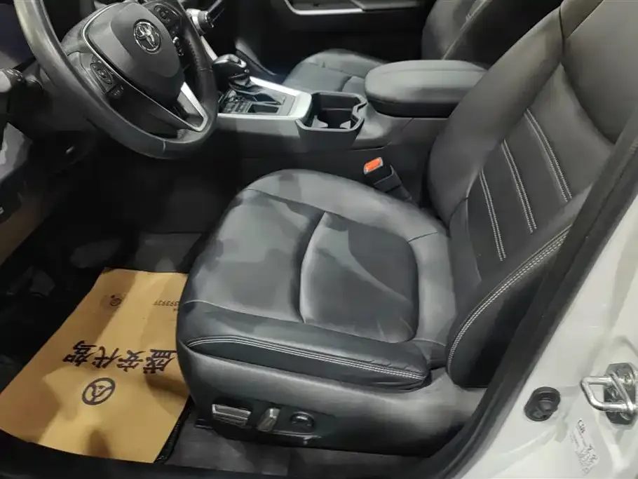 Toyota RAV4 2024 из CN, фото 8