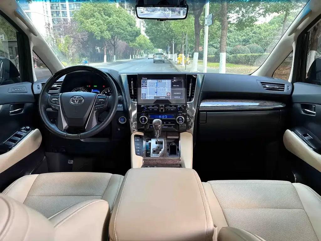 Toyota Alphard 2023 из CN, фото 2