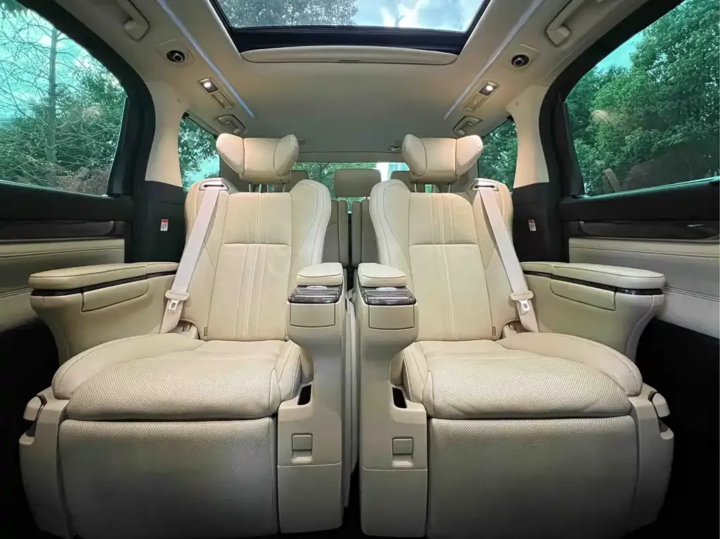 Toyota Alphard 2023 из CN, фото 4