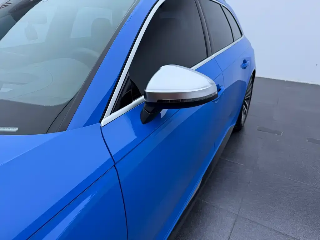 Audi RS 4 2022 из CN, фото 4