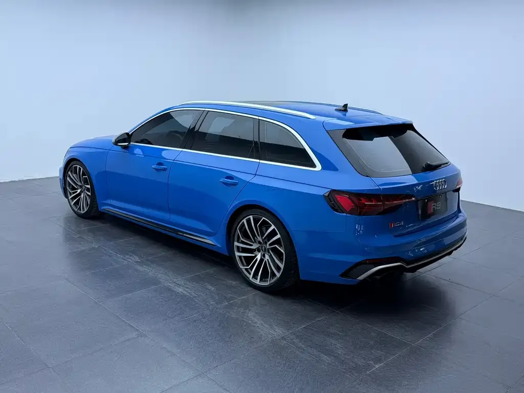 Audi RS 4 2022 из CN, фото 7