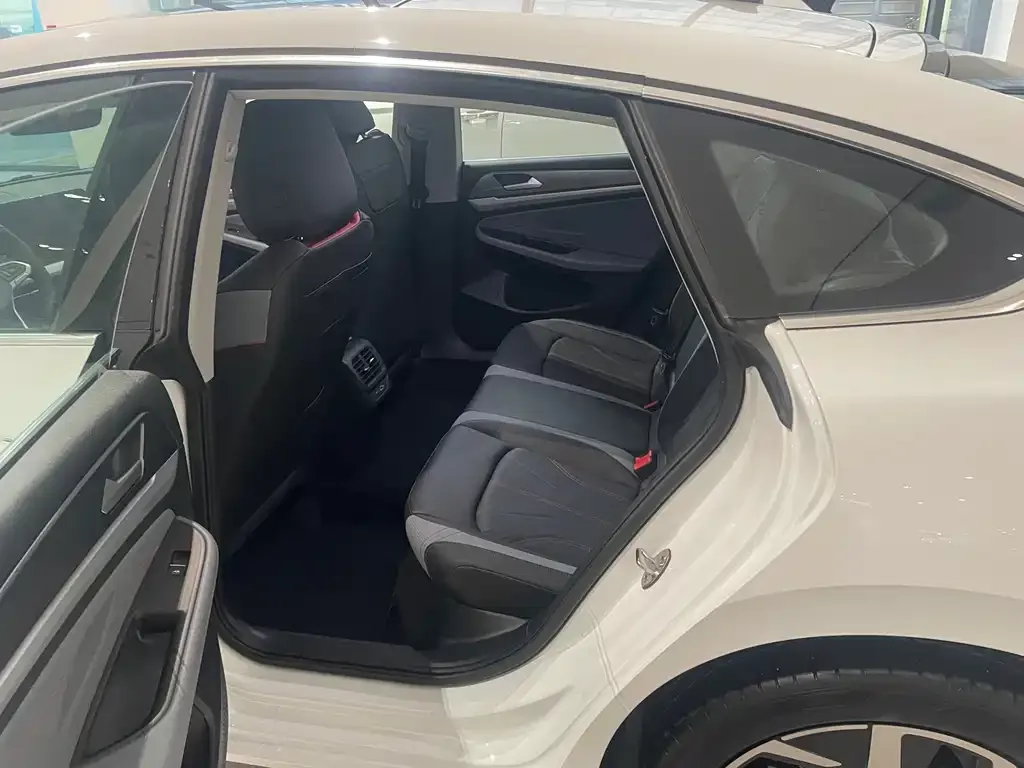 Volkswagen Lamando 2024 из CN, фото 4
