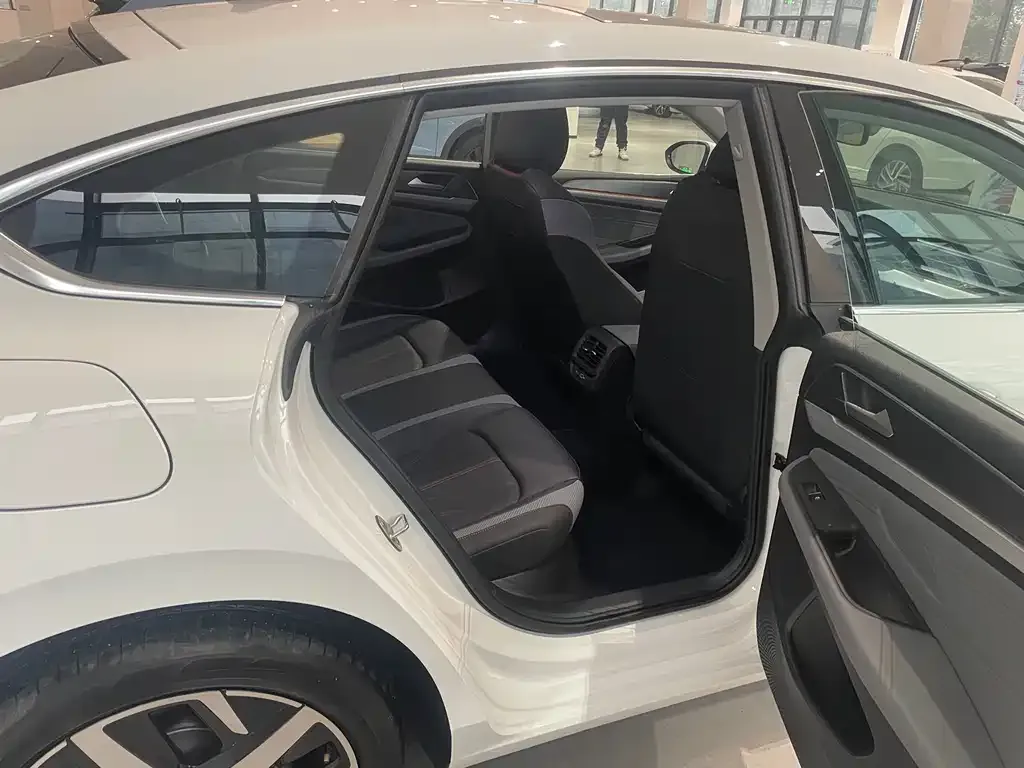Volkswagen Lamando 2024 из CN, фото 8