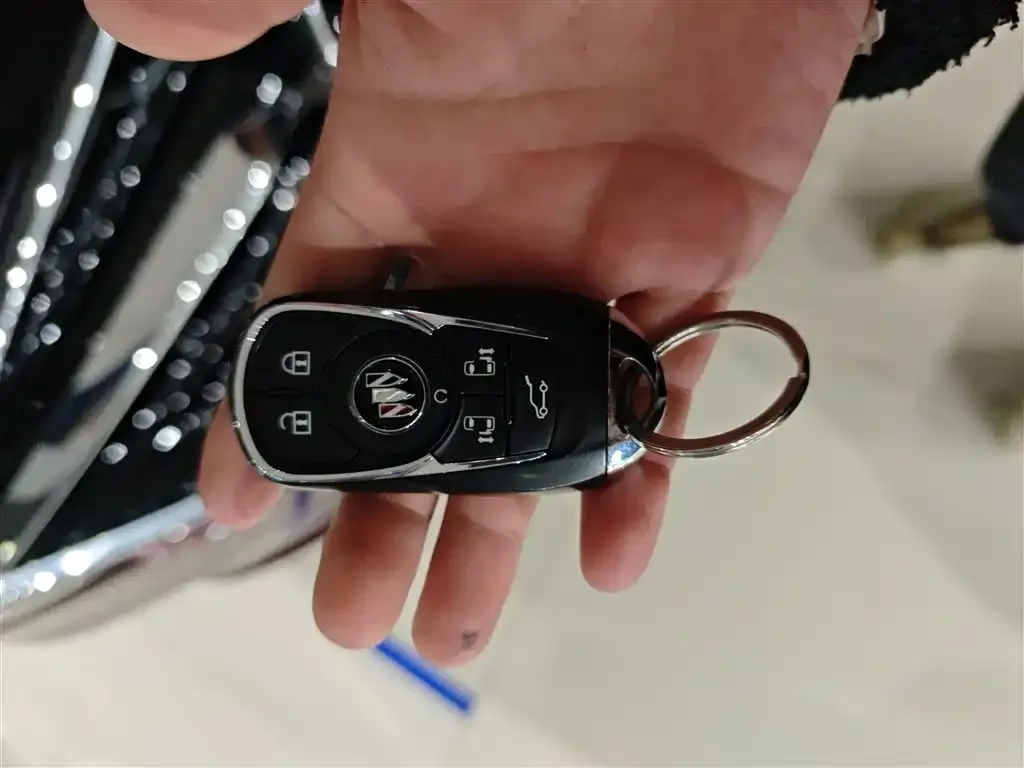 Buick GL8 2022 из CN, фото 2