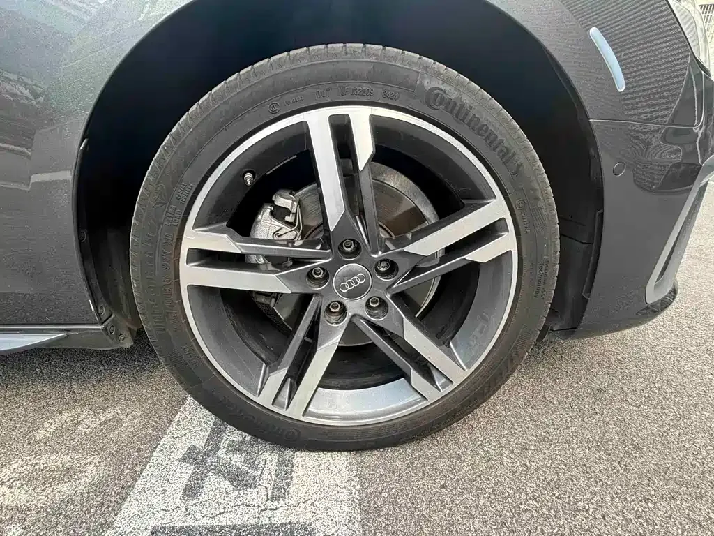 Audi A4L 2021 из CN, фото 10