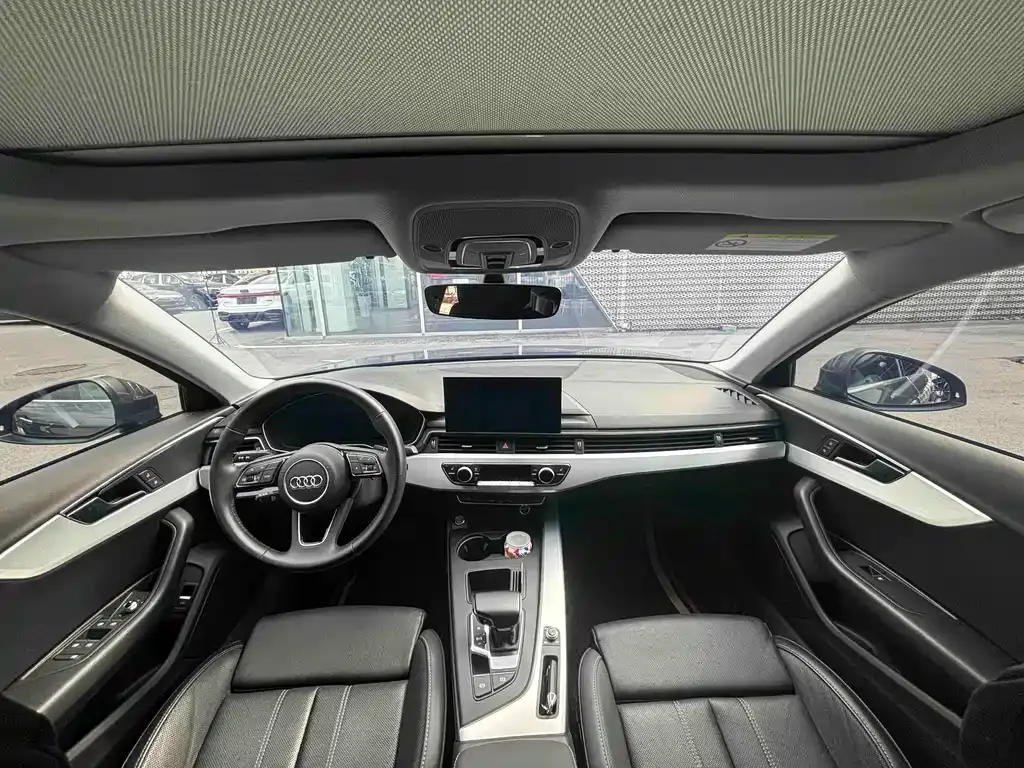 Audi A4L 2021 из CN, фото 4