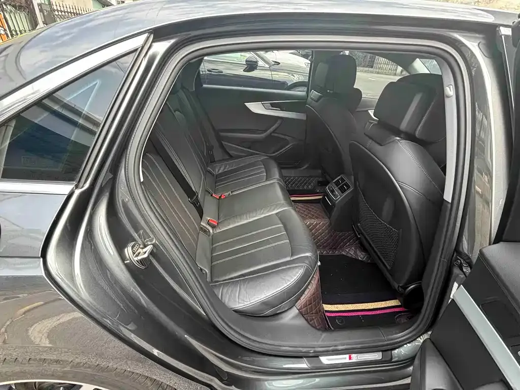 Audi A4L 2021 из CN, фото 2