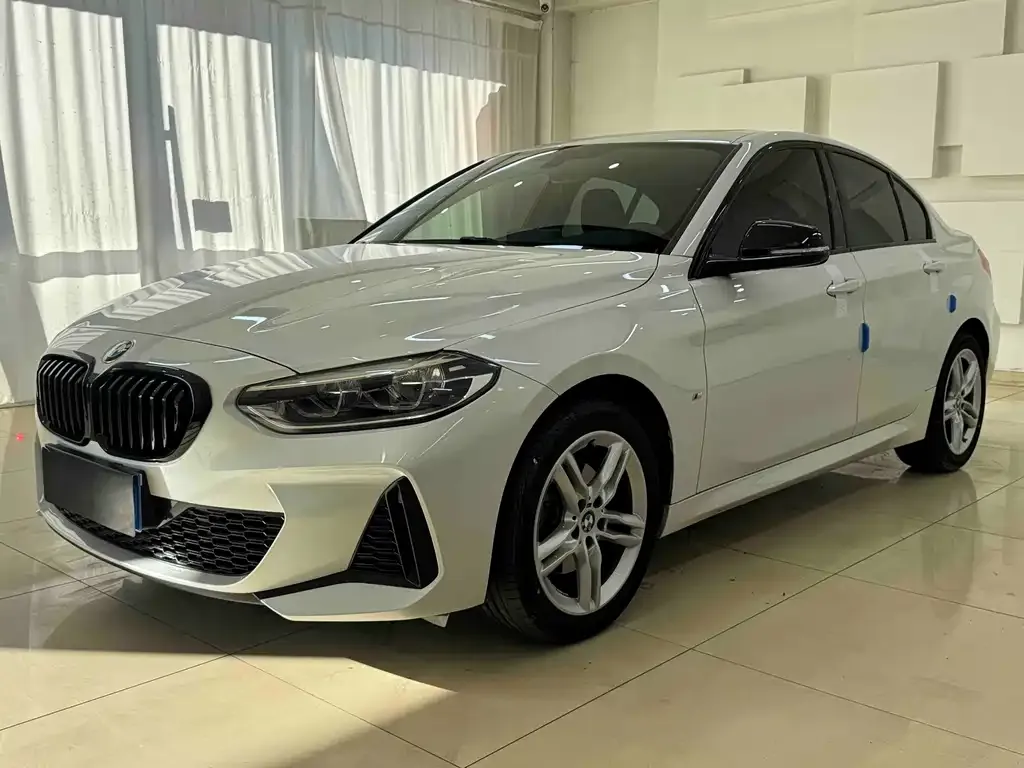 BMW 1 Series 2021 из CN, фото 1