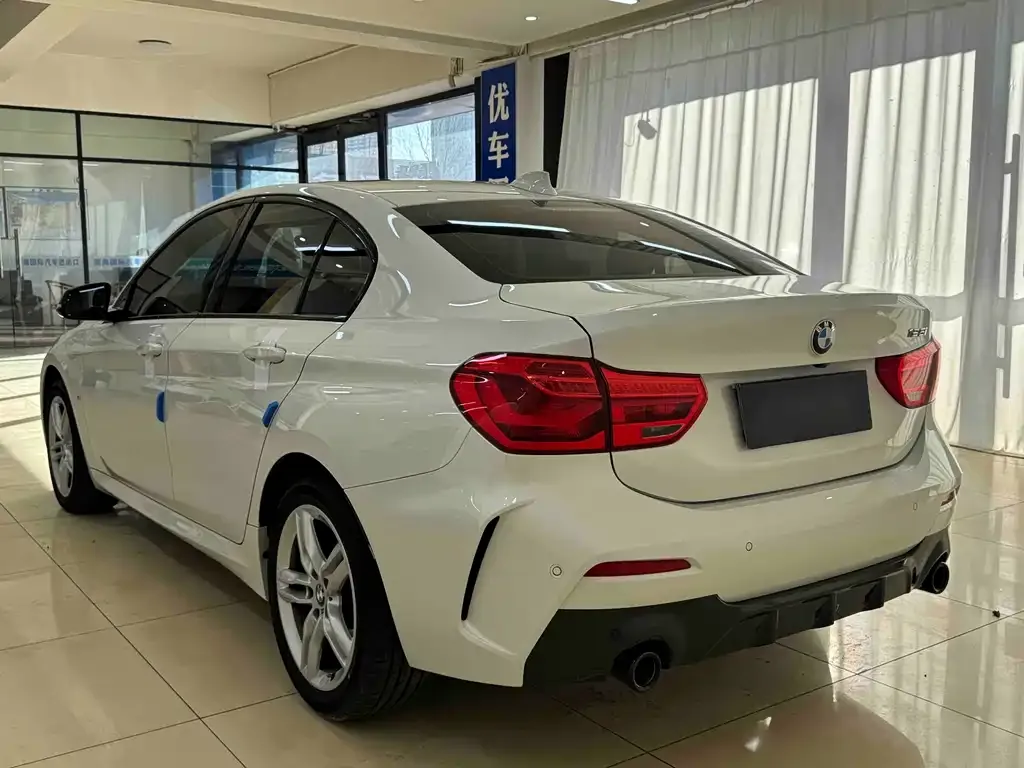 BMW 1 Series 2021 из CN, фото 9