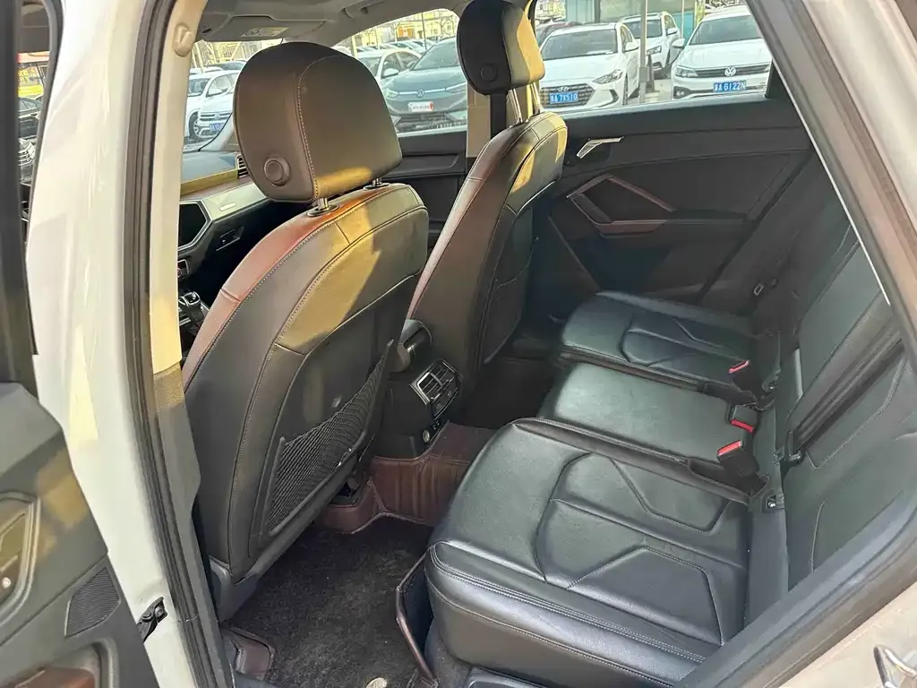 Audi Q3 2021 из CN, фото 2