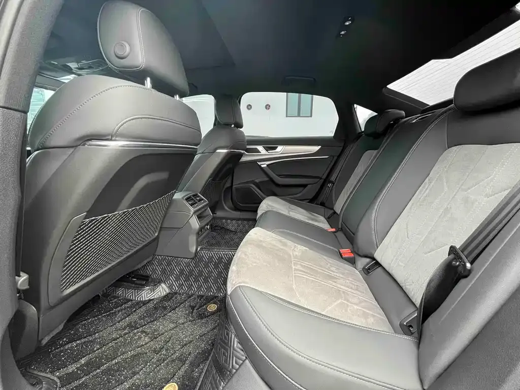 Audi A6L 2023 из CN, фото 6