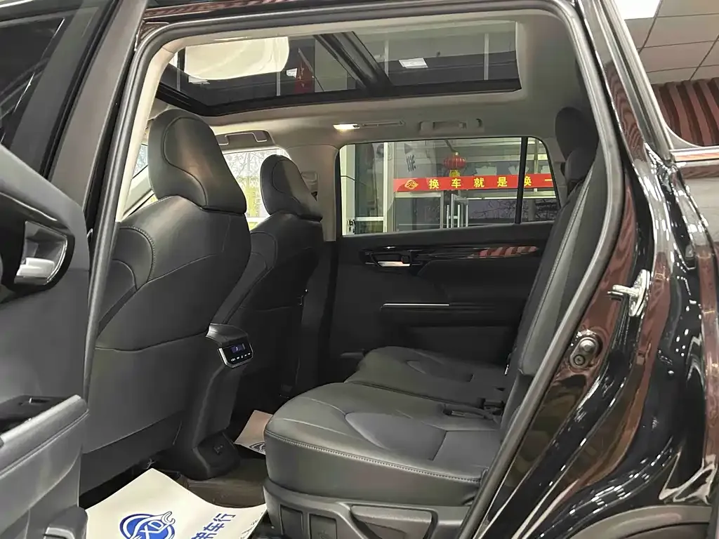 Toyota Highlander 2023 из CN, фото 7