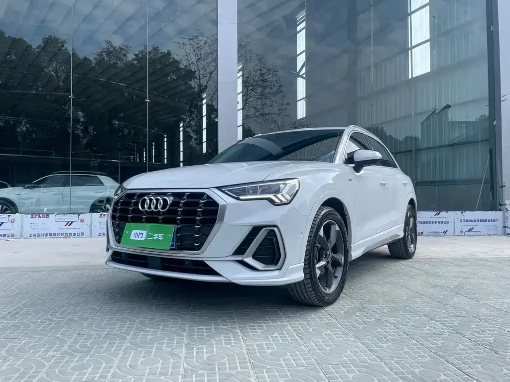 Audi Q3 — фото 1