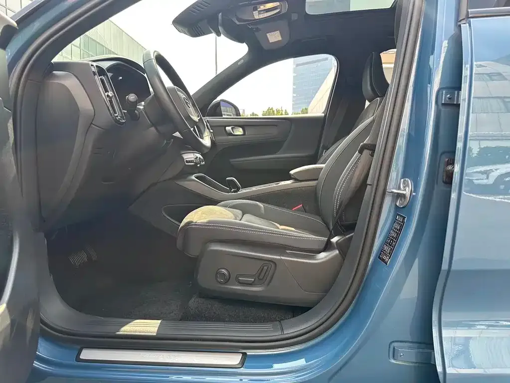 Volvo XC40 NEV 2023 из CN, фото 4
