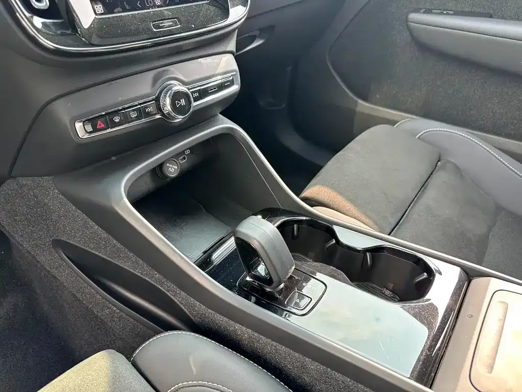 Volvo XC40 NEV 2023 из CN, фото 6