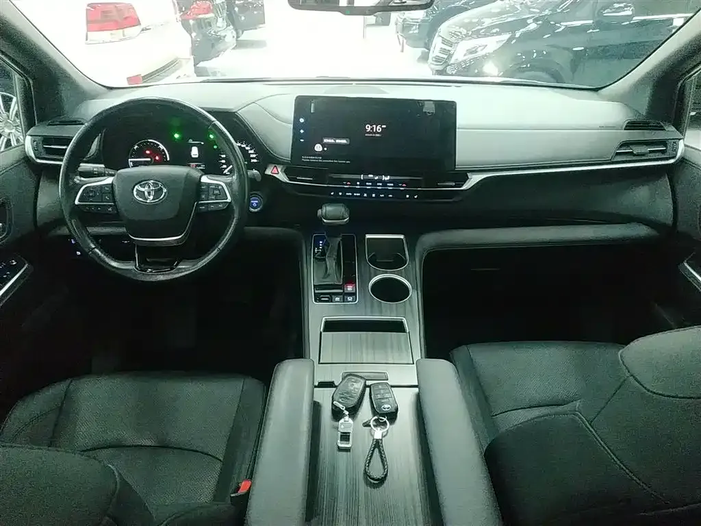 Toyota Sienna — фото 9