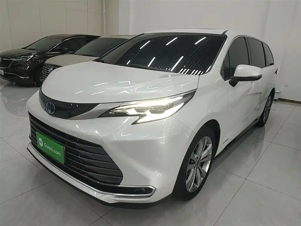 Toyota Sienna — фото 5