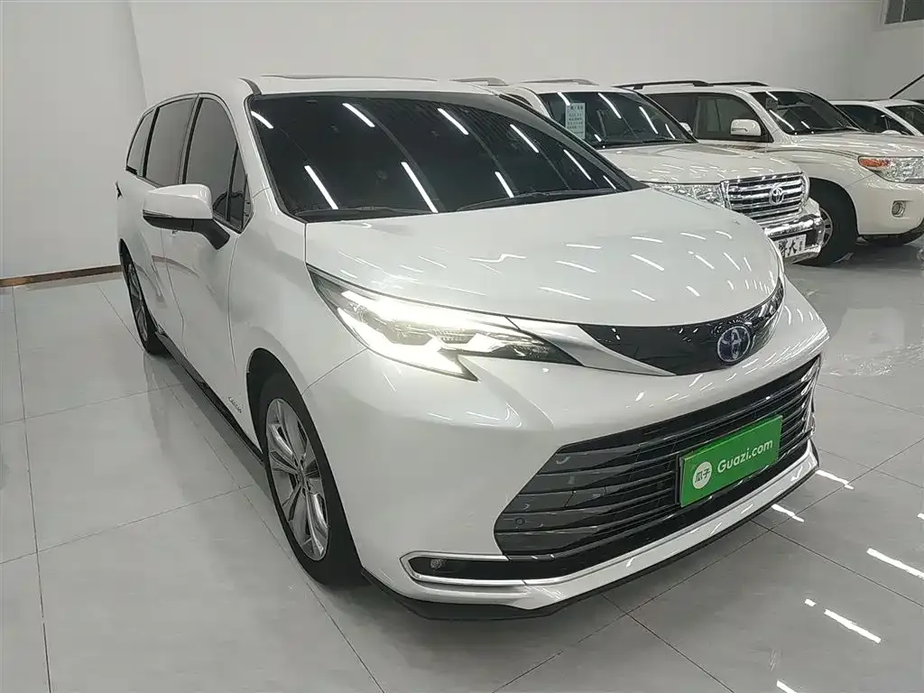 Toyota Sienna — фото 2