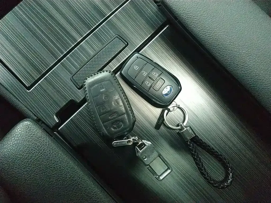Toyota Sienna — фото 8