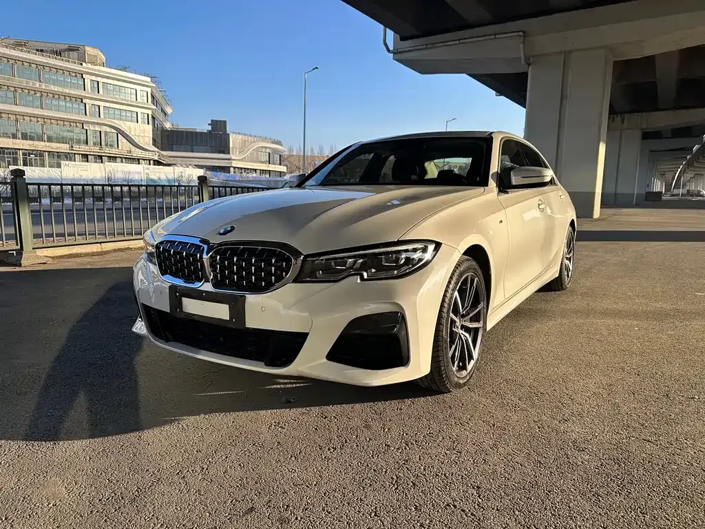 BMW 3 Series 2022 из CN, фото 1