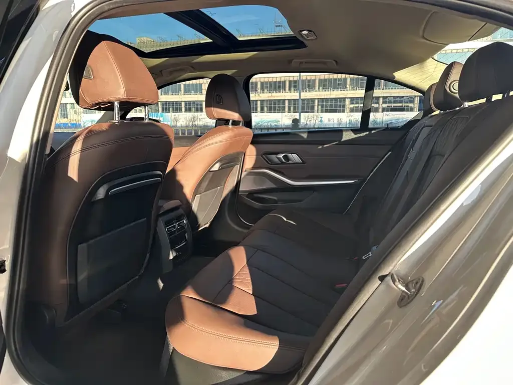 BMW 3 Series 2022 из CN, фото 10
