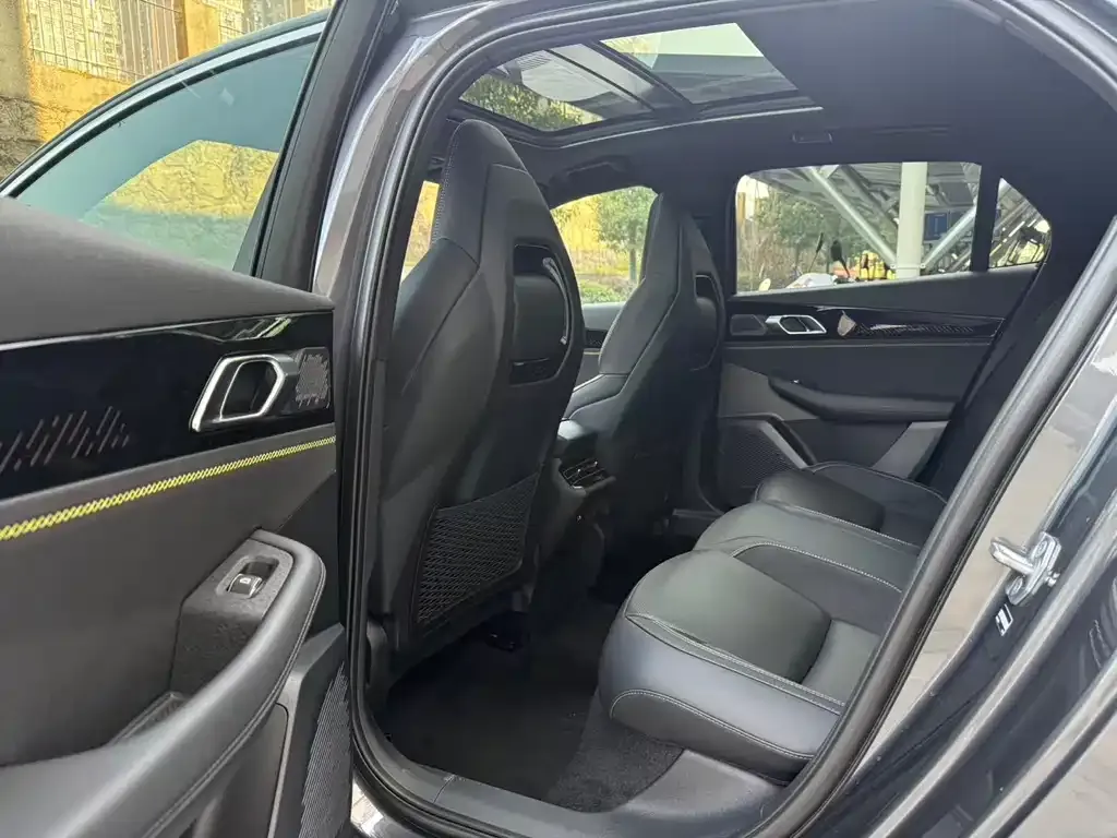 Lynk & Co 03 2023 из CN, фото 10