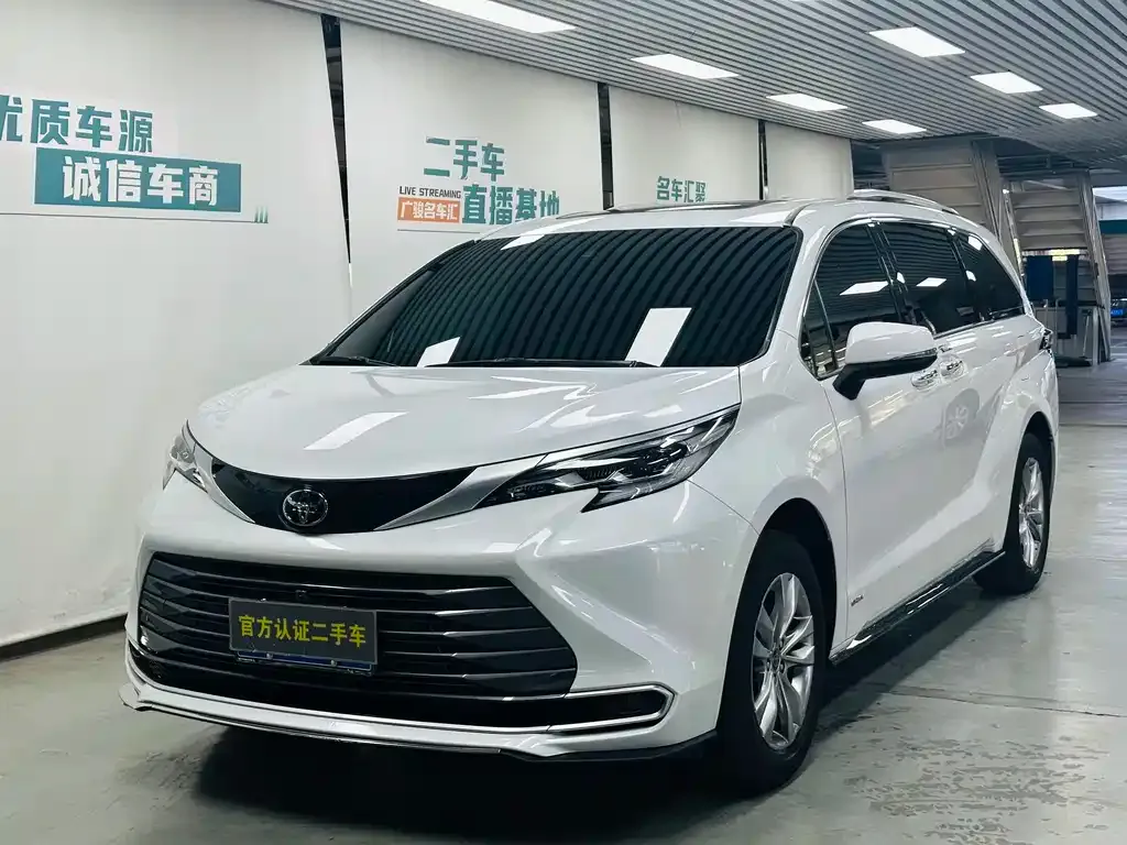 Toyota Sienna 2024 из CN, фото 1
