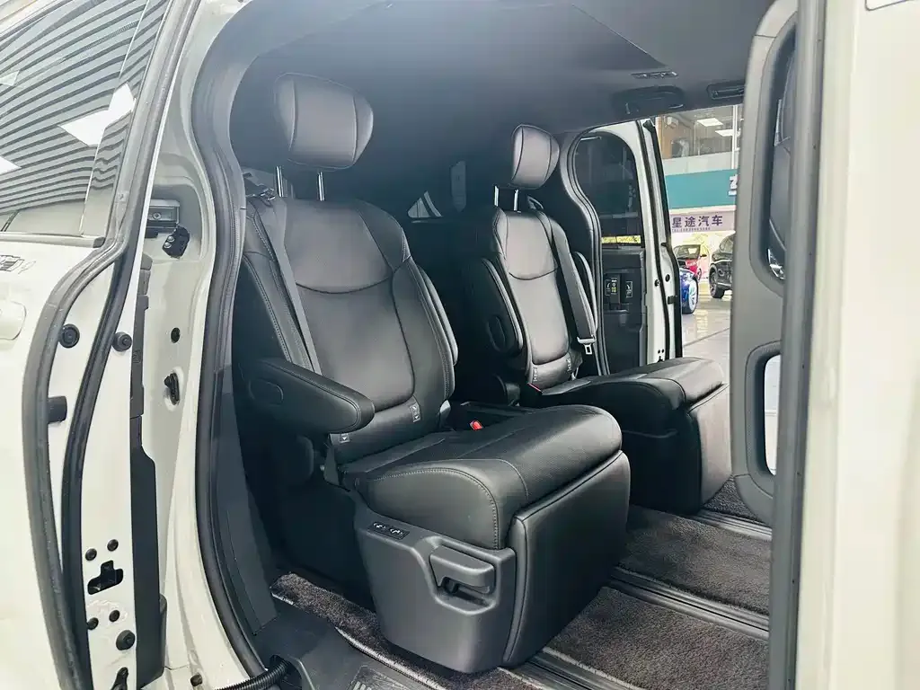 Toyota Sienna 2024 из CN, фото 4