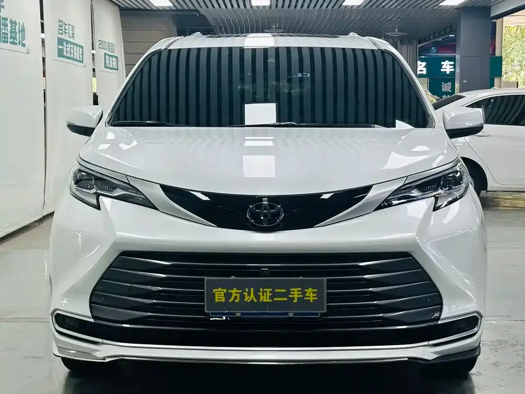 Toyota Sienna 2024 из CN, фото 2