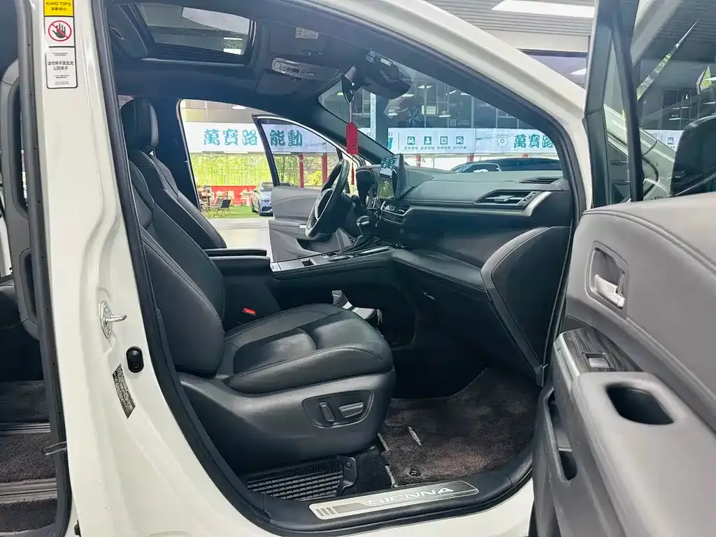 Toyota Sienna 2024 из CN, фото 10
